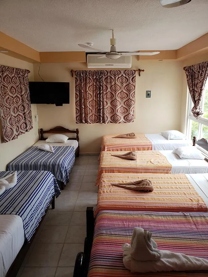 Hotel Cuarto Camino Playa Del Carmen 3*,